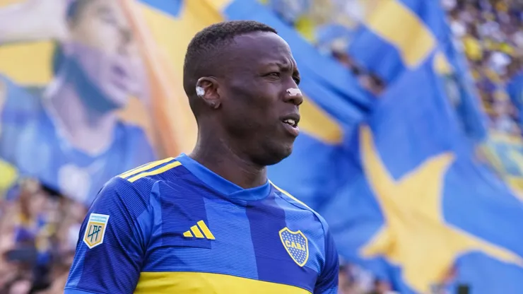 Por qué Advíncula juega con una cinta en su nariz.
