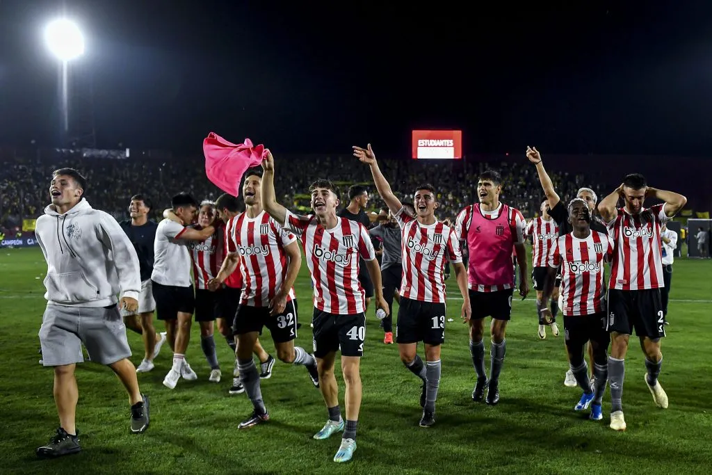 Estudiantes venció a Barracas y jugará contra Boca o River. (Getty)