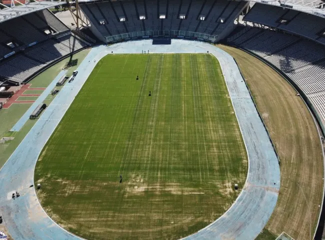 Así está el campo de juego del Kempes (Olé)
