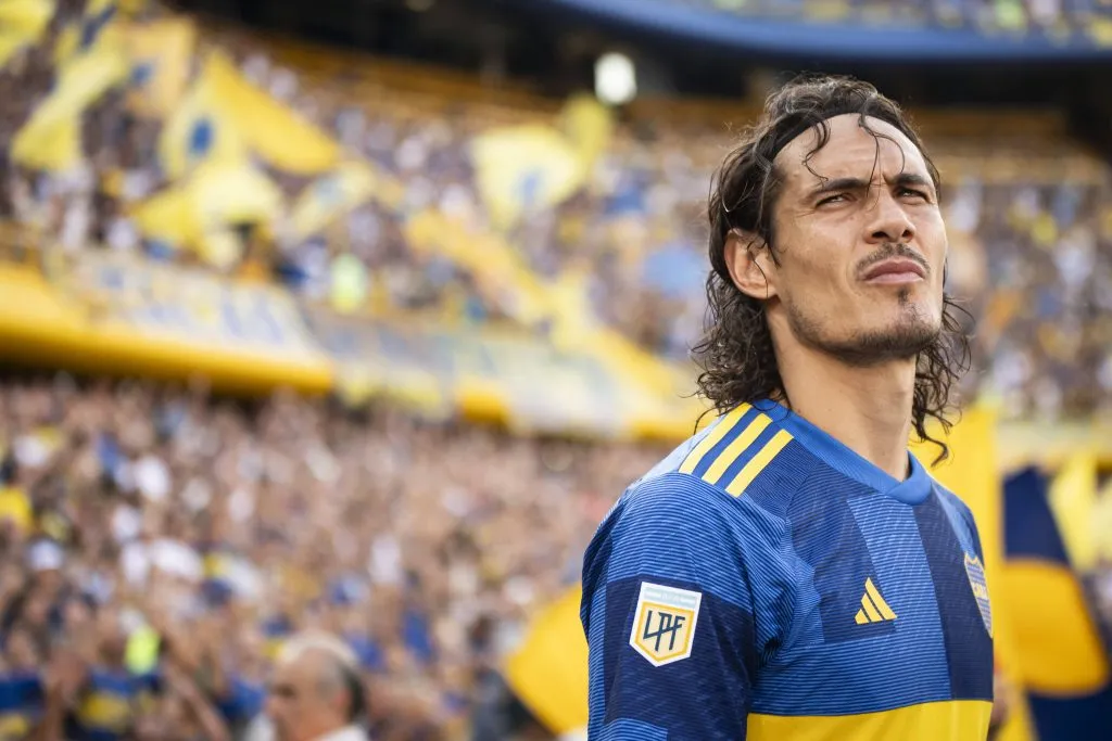Cavani y La Bombonera de fondo: una imagen que hace no mucho era solo un sueño. Foto: Imago