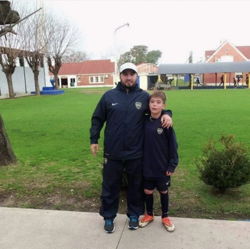 Diego Mazzilli junto a un joven Aaron Anselmino. (Instagram)