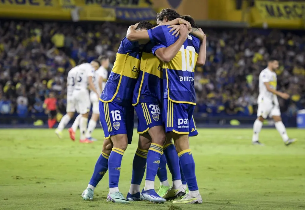 El festejo de Boca tras el gol de Anselmino. (Getty)