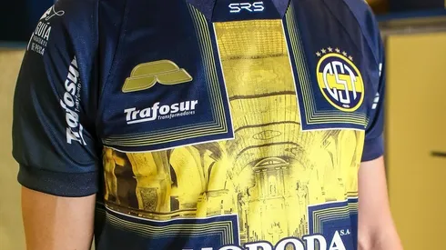 La camiseta titular de Sportivo Trinidense