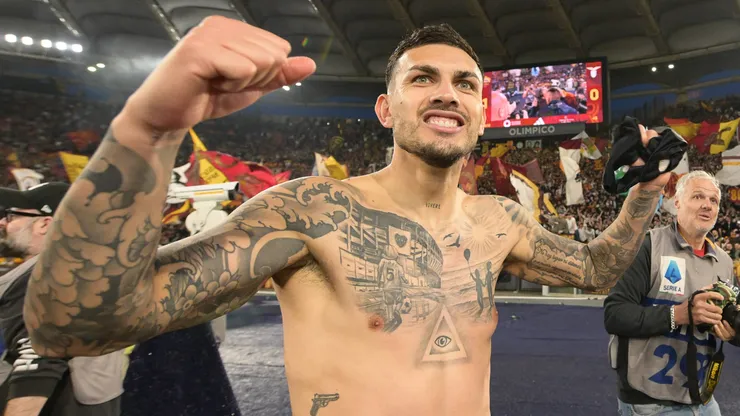 Paredes festeja el triunfo en el clásico romano. Foto: Imago