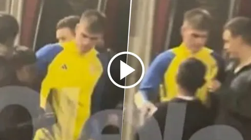 Kevin Zenón sacandose fotos con los hinchas de Newell´s