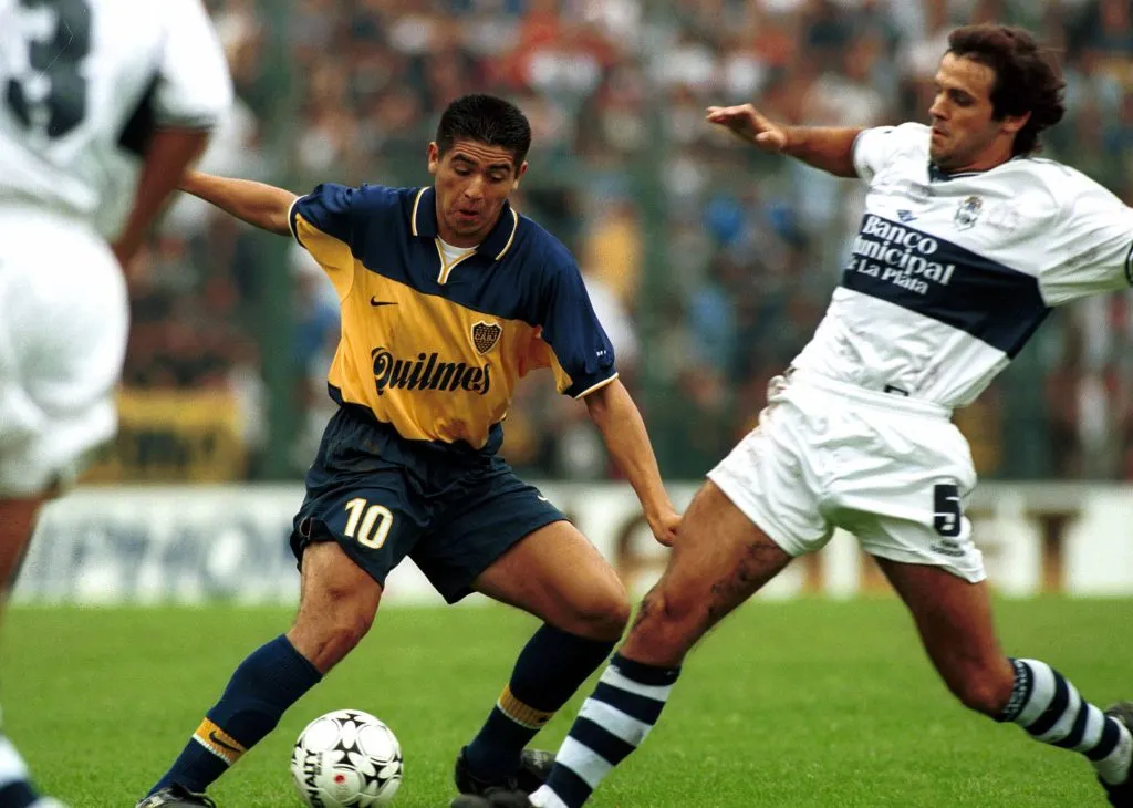 Román y la pelota: una imagen que se hizo habitual en Boca.