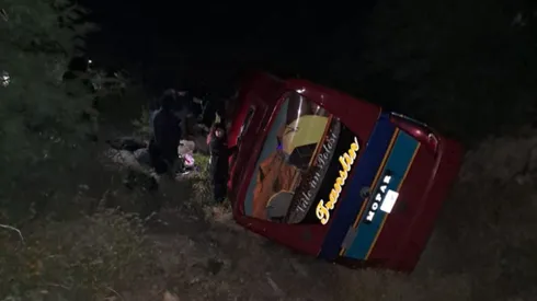 Triste imagen: el micro después del accidente. Foto: Correo del Sur