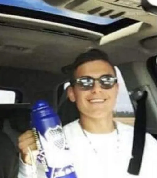 Dybala, con un termo de Boca.