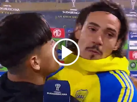 Video: un hincha de Boca besó a Cavani en plena nota y su reacción se volvió viral
