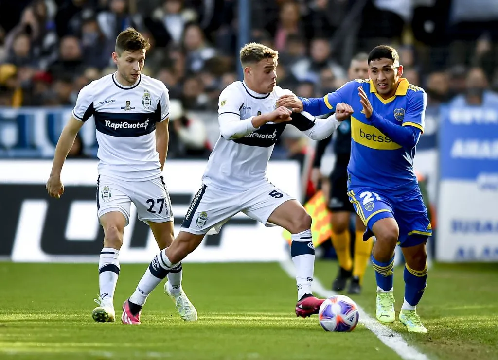 Miramón, marcando a Equi.