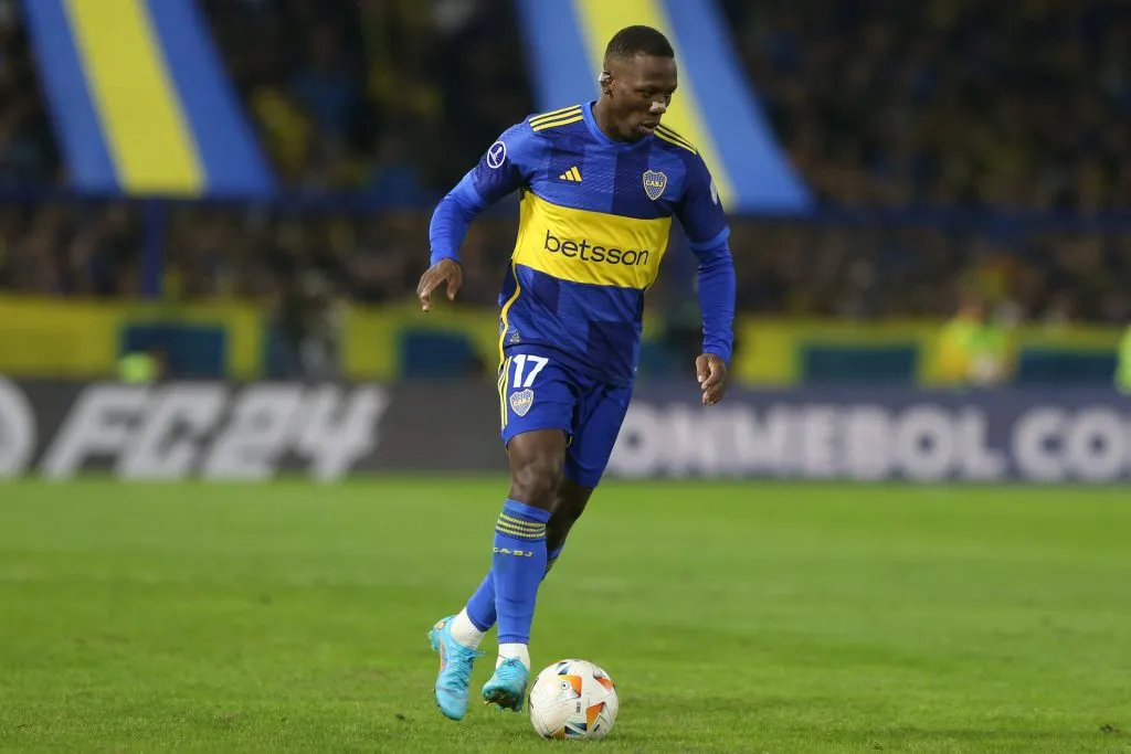 Advíncula, clave en Boca.