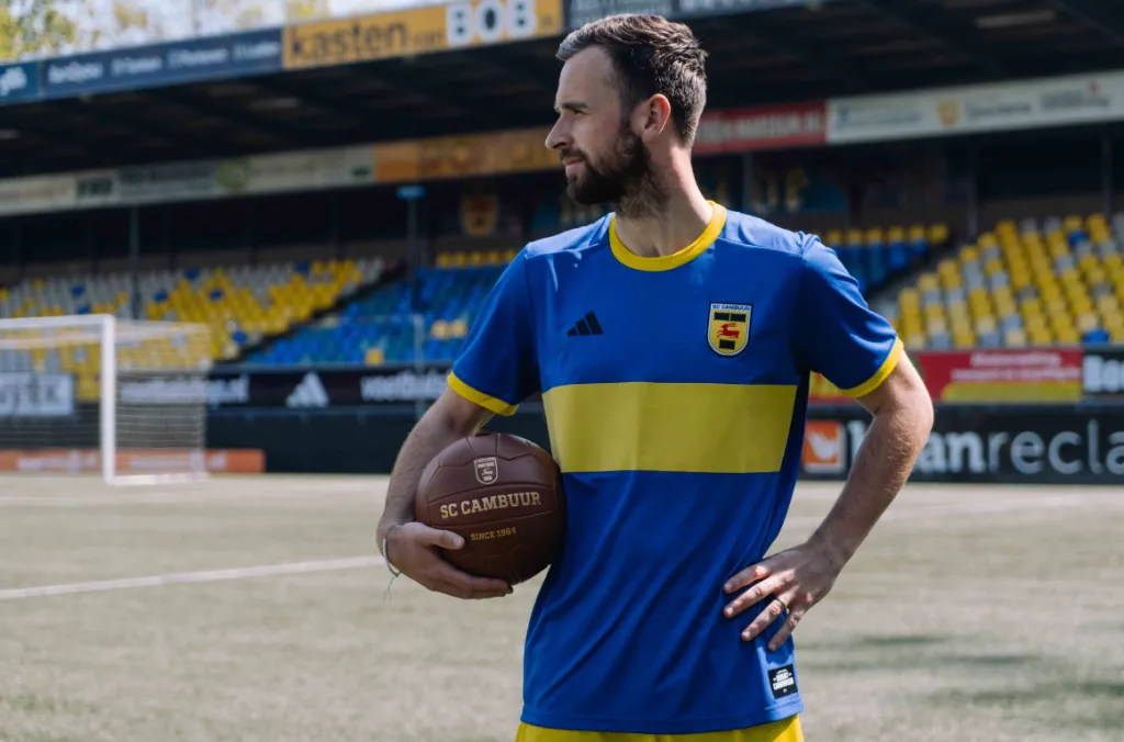 La camiseta del equipo holandés que es igual a la de Boca. (Captura)