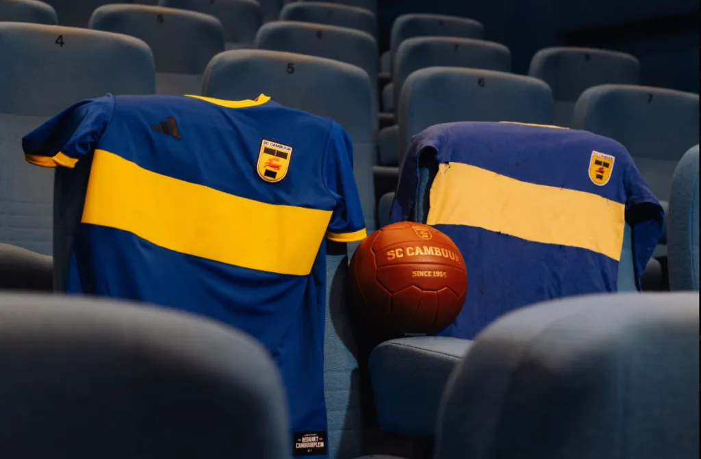 La camiseta del equipo holandés que es igual a la de Boca. (Captura)