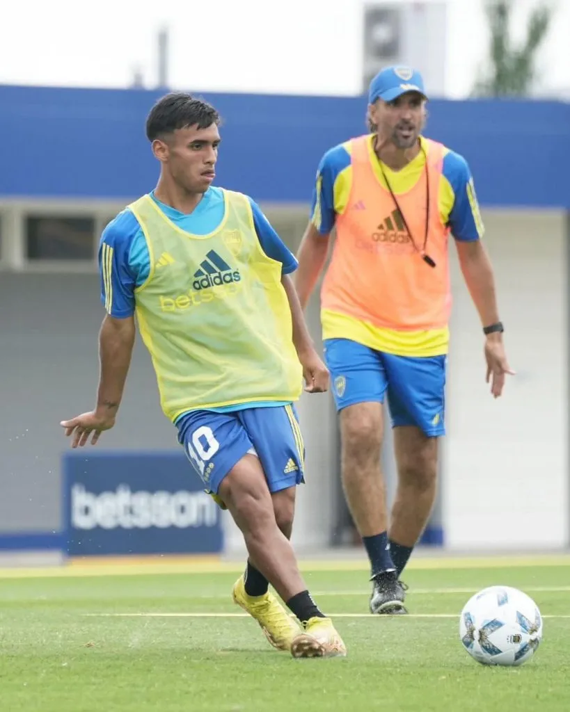 Milton Delgado entrenando con la Primera de Boca