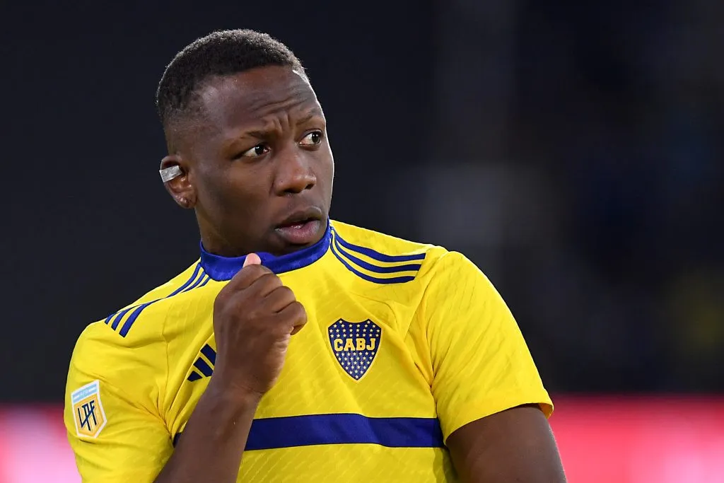 Advíncula renovó su contratao con Boca (Getty Images)