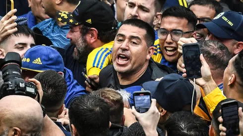 Riquelme, entre los hinchas de Boca.