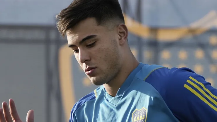 Aaron Anselmino se recupera en Ezeiza.