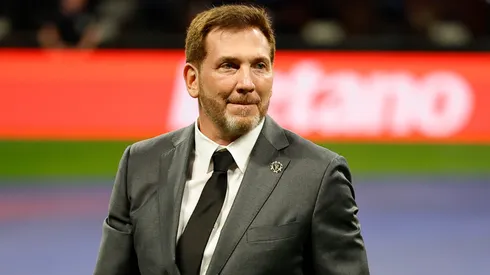 Alejandro Domínguez felicitó a Riquelme por su cumpleaños.