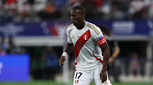Luis Advíncula en la Selección de Perú