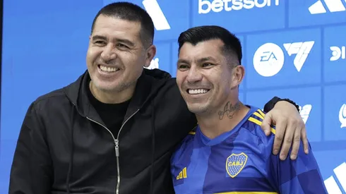 Juan Román Riquelme y Gary Medel.