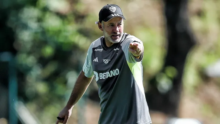 Boca ya habría sondeado a Gabriel Milito para conocer su situación.