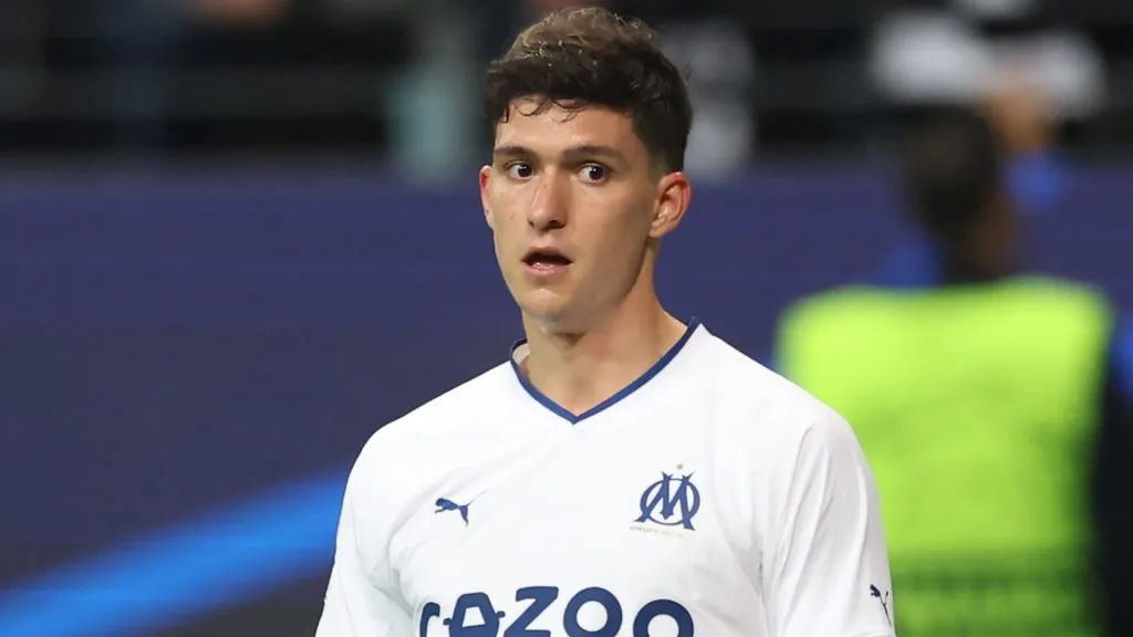 Balerdi podría compartir plantel con Neymar en Olympique Marsella. Foto: Getty Images