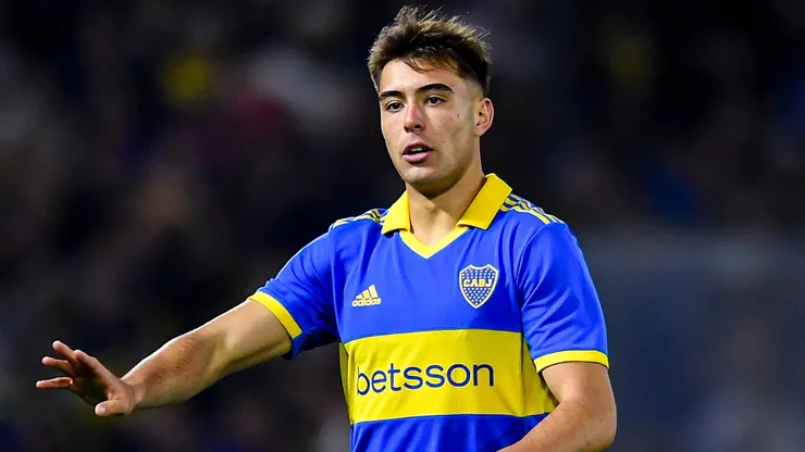 Anselmino es seguido de cerca desde Europa.