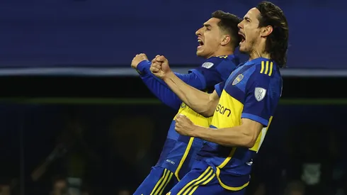 Cavani y Merentiel gritan enloquecidos en La Boca. Foto: Imago
