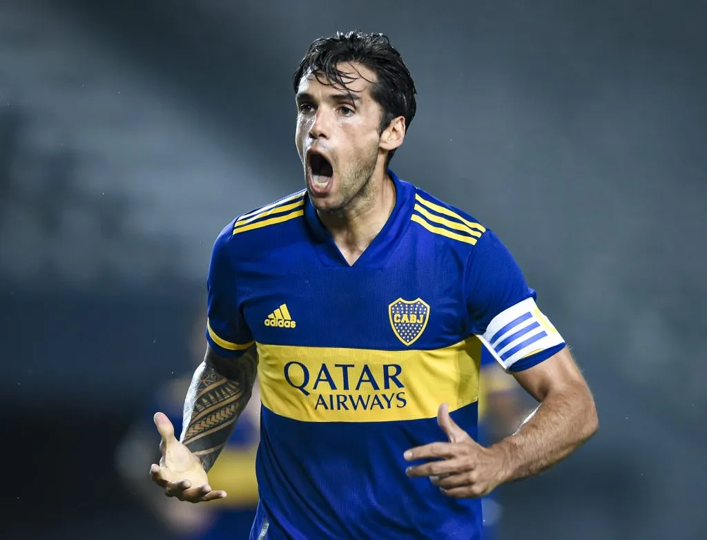 Emmanuel Mas siendo capitán de Boca en 2021 vs. Defensores de Belrgrano por Copa Argentina (Getty Images)