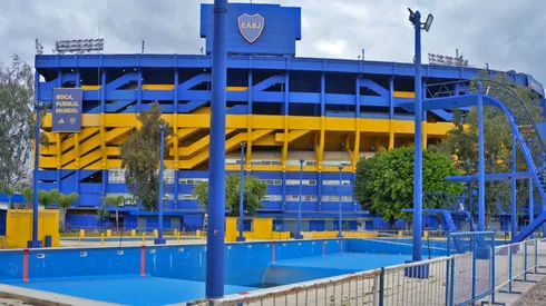 La pileta de Boca se ubica a metros de La Bombonera.