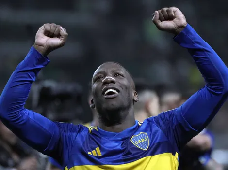 Copa Sudamericana 2024: Advíncula jugará ante Independiente del Valle, pero Diego Martínez debe tomar una decisión más