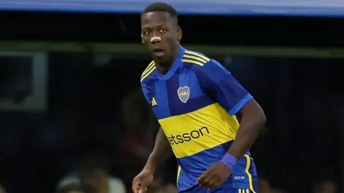 Advíncula continúa recuperándose de una lesión.