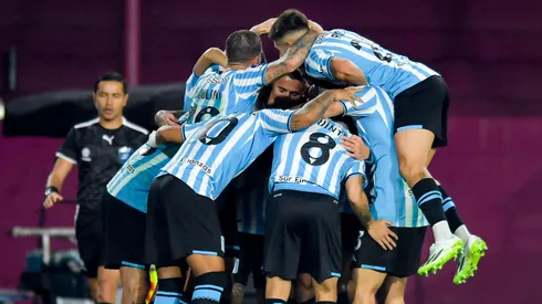 Racing podría ayudar a Boca para el playoff de Copa Sudamericana.