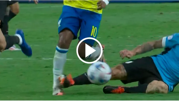 El ex Boca fue directamente al tobillo de Rodrygo.