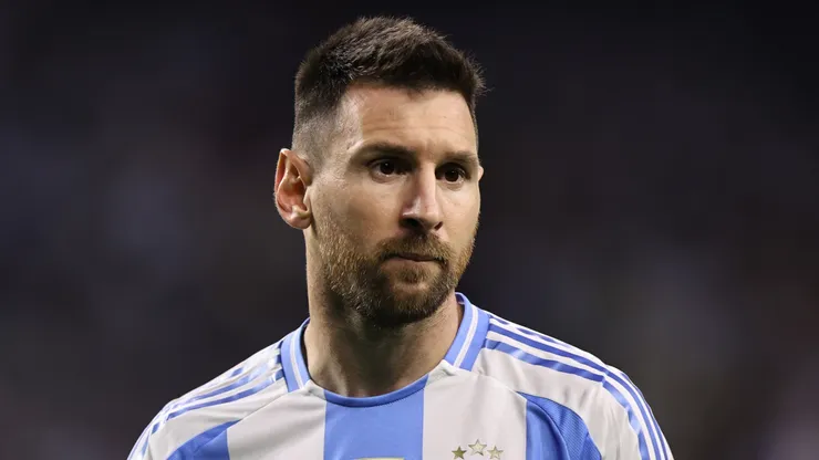 Dos perlitas de Argentina-Ecuador: el insólito pedido de un niño a Messi y el gesto del Dibu Martínez y De Paul durante el himno