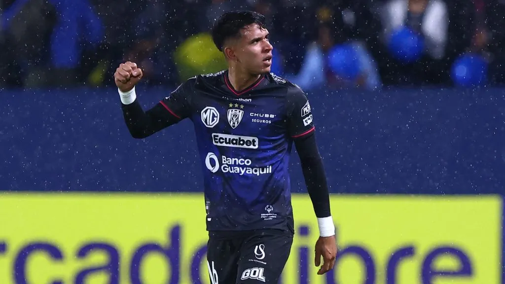 Kendry Páez y jugará con Aaron Anselmino en el Chelsea. (Getty)