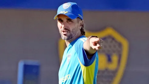 Diego Martínez probó un once en el entrenamiento de Boca.