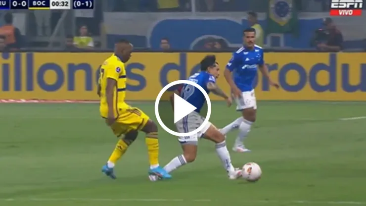 Advíncula se fue expulsado.