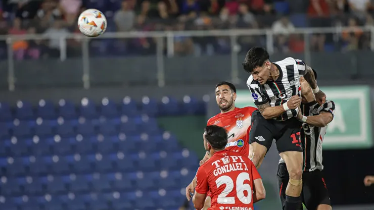 Igualdad en Paraguay entre Sportivo Ameliano y Libertad.