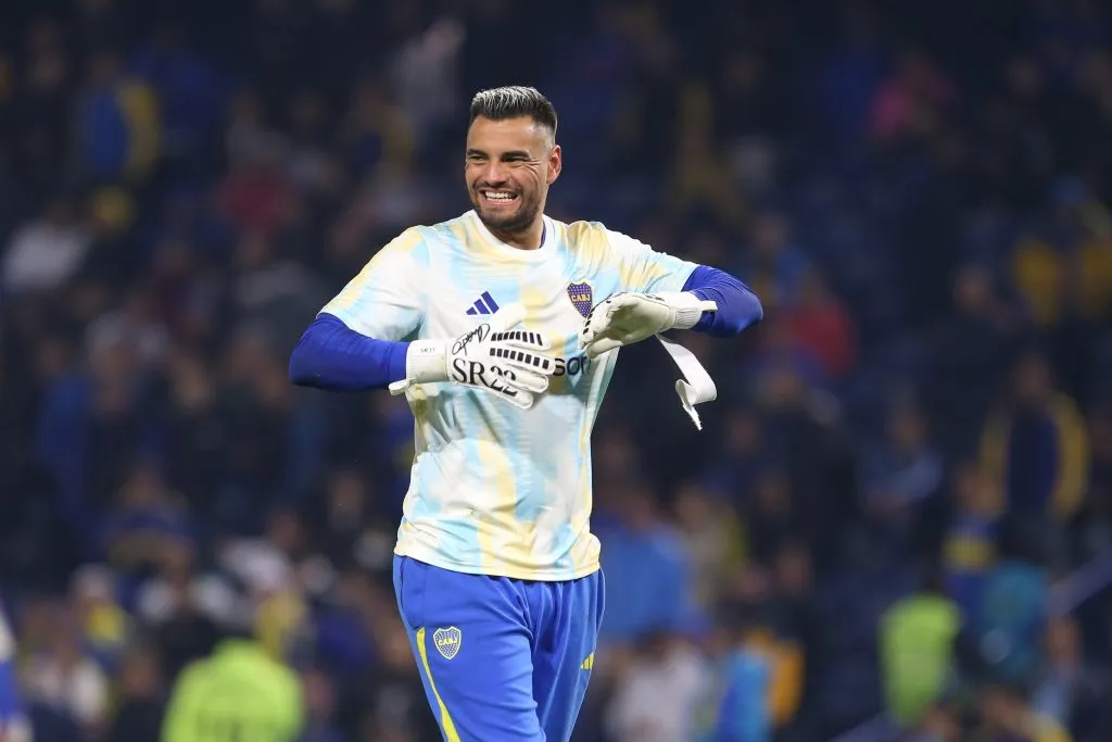 Romero con la nueva camiseta pre partido de Boca. Foto: Getty