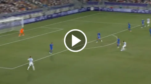 Equi Fernández y una chance para marcar ante Francia.