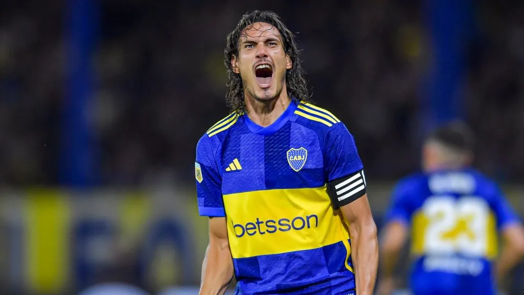 Cavani ya fue capitán frente a Racing y convirtió un gol. (Getty)