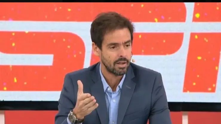 Mariano Closs cuestionó una decisión de Martínez ante Racing.
