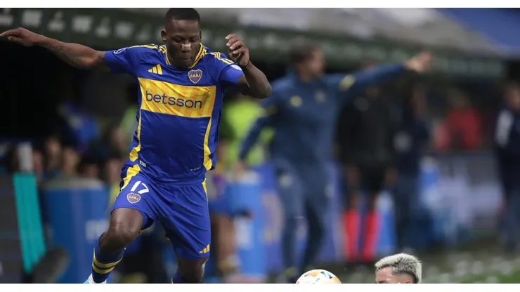 Luis Advíncula, ausente contra Racing.