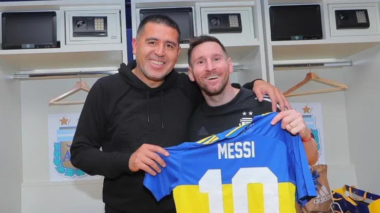 El presidente de Boca, junto a Lionel Messi en La Bombonera.