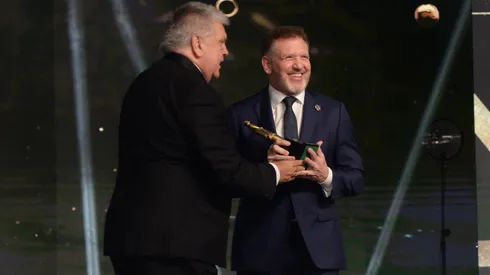 Alejandro Domínguez recibió un Martín Fierro.