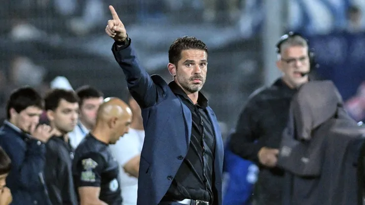 Fernando Gago va a meter cambios en la defensa de Boca.