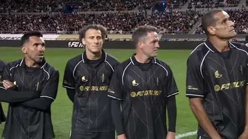 El Apache jugó con grandes leyendas del fútbol mundial.