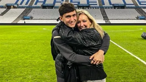 Leonardo Balerdi junto a su madre