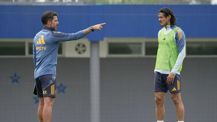 Fernando Gago y Edinson Cavani.